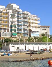 The Rear View of La Mar Apartments CLICK IMAGE  TO 
    
 
 SEE 
      LARGER 
   
      PIC.